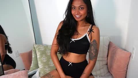 Zara online show from 6, 3, 2025