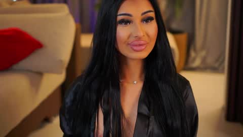 Snapshot of yanaramirez chatting on 8, 4, 2026 Yana online show from 8, 4, 2026