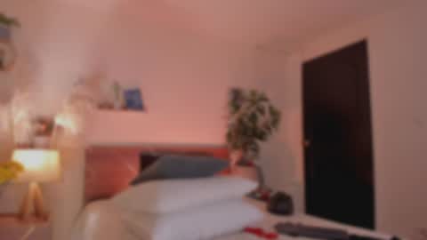 Snapshot of yarirose chatting on 10, 7, 2026 Yary online show from 10, 7, 2026