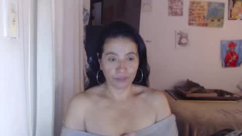 yasmin_love85 online show from 7, 11, 2025