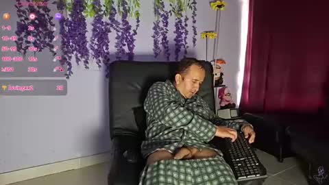 Snapshot of yazflor chatting on 3, 7, 2026 Hazzan y Greisy online show from 3, 7, 2026
