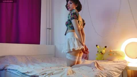 Snapshot of yellow_songbird chatting on 2, 5, 2026 Liya online show from 2, 5, 2026