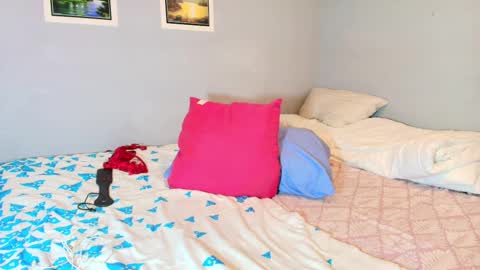 Snapshot of yes_mia_yes chatting on 8, 3, 2025 gomez5 online show from 8, 3, 2025