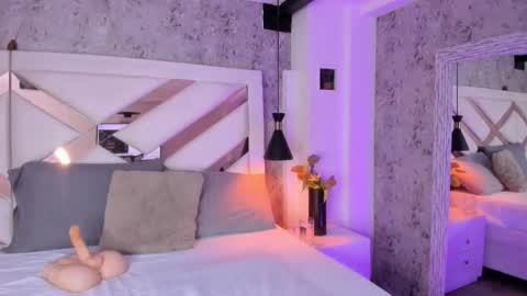 Snapshot of yessica_monteiro chatting on 9, 10, 2025 Yessica online show from 9, 10, 2025