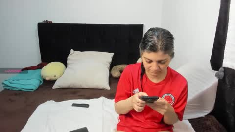 Snapshot of yinyyanghot chatting on 14, 10, 2025 yinyyanghot online show from 14, 10, 2025