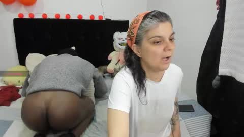 Snapshot of yinyyanghot chatting on 28, 10, 2025 yinyyanghot online show from 28, 10, 2025