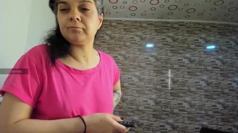 Snapshot of yinyyanghot chatting on 5, 12, 2025 yinyyanghot online show from 5, 12, 2025