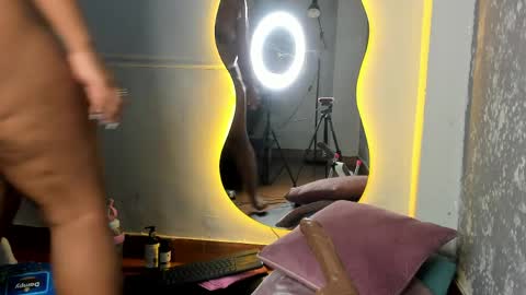 roxie reyes  online show from 10, 4, 2026