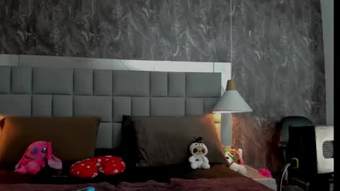 yiyisandoval online show from 19, 3, 2026