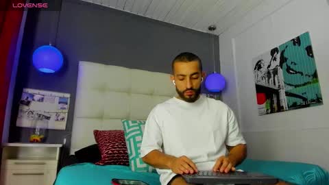 Yiyo online show from 8, 9, 2025