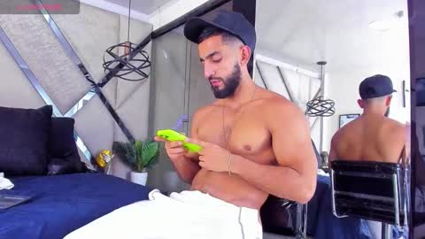 Yiyo online show from 14, 12, 2025