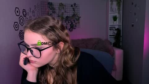 Ylia online show from 10, 4, 2026