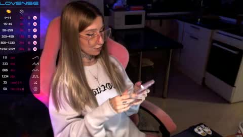 Snapshot of yngmilf_ chatting on 9, 12, 2024     online show from 9, 12, 2024