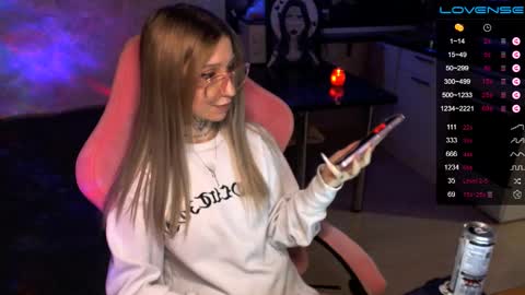 Snapshot of yngmilf_ chatting on 11, 12, 2024     online show from 11, 12, 2024