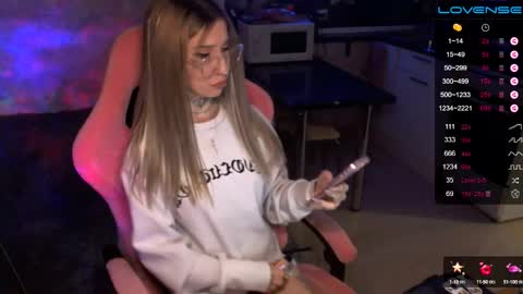 Snapshot of yngmilf_ chatting on 14, 12, 2024     online show from 14, 12, 2024