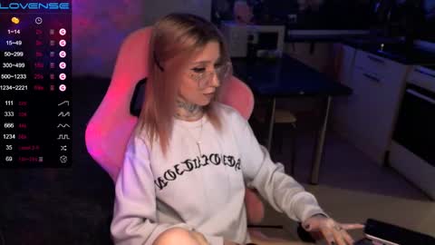 Snapshot of yngmilf_ chatting on 8, 1, 2025     online show from 8, 1, 2025