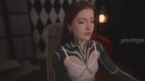 Snapshot of ynnenbrynn chatting on 12, 9, 2025 ynnenbrynn online show from 12, 9, 2025