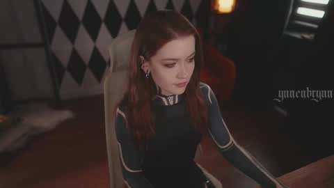 Snapshot of ynnenbrynn chatting on 15, 9, 2025 ynnenbrynn online show from 15, 9, 2025