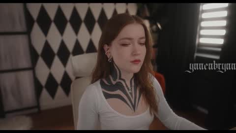 Snapshot of ynnenbrynn chatting on 8, 10, 2025 ynnenbrynn online show from 8, 10, 2025