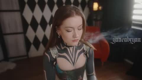 Snapshot of ynnenbrynn chatting on 11, 10, 2025 ynnenbrynn online show from 11, 10, 2025