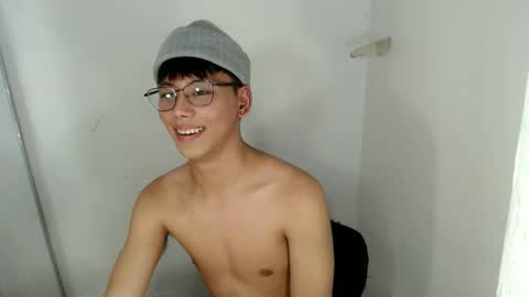 Snapshot of ynotyu chatting on 10, 4, 2026 ynotyu online show from 10, 4, 2026