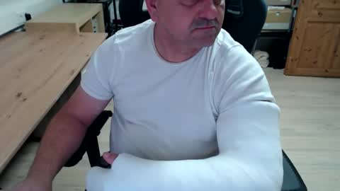 yoschi1976 online show from 31, 10, 2025