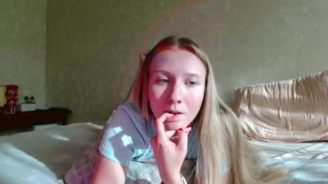 Snapshot of you_cant_forget chatting on 18, 9, 2025 you_cant_forget online show from 18, 9, 2025
