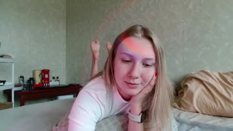 Snapshot of you_cant_forget chatting on 25, 9, 2025 you_cant_forget online show from 25, 9, 2025