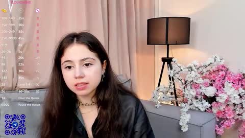 Elizabeth brunette -- Darline blonde  online show from 18, 9, 2025