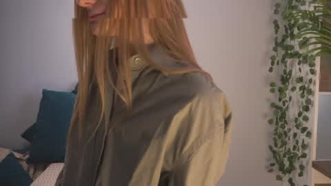 Elizabeth brunette -- Darline blonde  online show from 22, 3, 2026