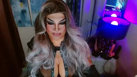 QUEEN MADISON  online show from 11, 5, 2026