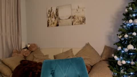 Camilla online show from 10, 2, 2025