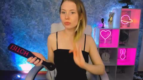 Ella online show from 12, 3, 2026