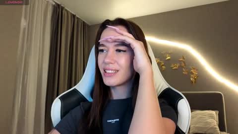 Jessica Loyd online show from 15, 9, 2025