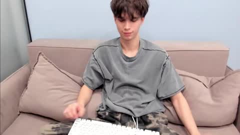 Snapshot of your_shy_guy chatting on 30, 10, 2025 your_shy_guy online show from 30, 10, 2025