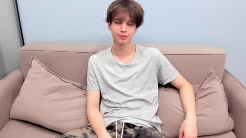 Snapshot of your_shy_guy chatting on 27, 11, 2025 your_shy_guy online show from 27, 11, 2025