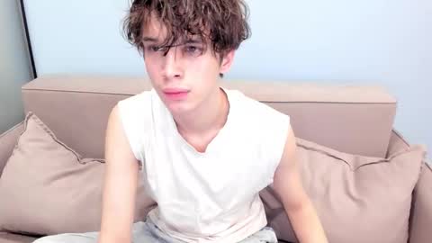 Snapshot of your_shy_guy chatting on 14, 12, 2025 your_shy_guy online show from 14, 12, 2025