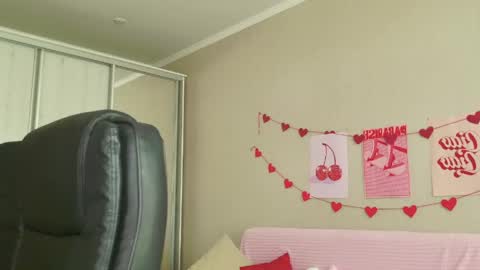 Snapshot of your_tender_doll chatting on 19, 5, 2026 Alice online show from 19, 5, 2026