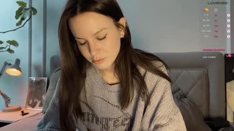 Snapshot of yourher0in chatting on 4, 12, 2024 Aida online show from 4, 12, 2024