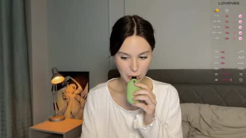 Snapshot of yourher0in chatting on 5, 1, 2025 Aida online show from 5, 1, 2025