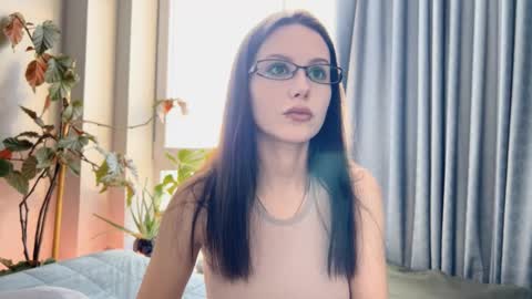 Snapshot of yourher0in chatting on 5, 3, 2025 Aida online show from 5, 3, 2025