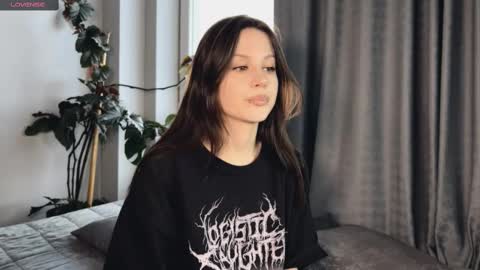 Snapshot of yourher0in chatting on 12, 3, 2025 Aida online show from 12, 3, 2025