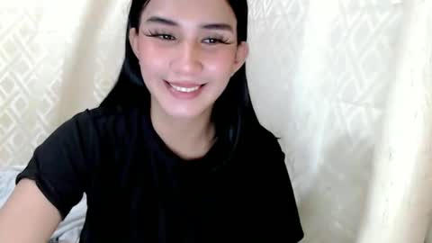 Snapshot of yourhottinglatisha chatting on 21, 12, 2025 trisha online show from 21, 12, 2025