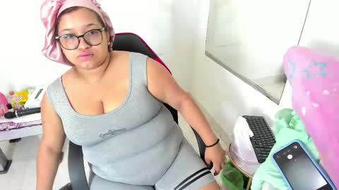 Snapshot of yourlittlewife chatting on 13, 10, 2025 yourlittlewife online show from 13, 10, 2025