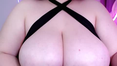 Snapshot of yourmermaidd chatting on 12, 11, 2025 Amina online show from 12, 11, 2025