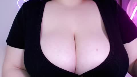 Snapshot of yourmermaidd chatting on 21, 12, 2025 Amina online show from 21, 12, 2025