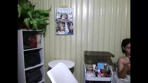 yoursubmissive_larah online show from 12, 5, 2026
