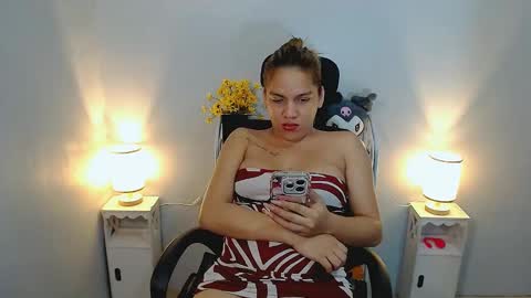 Snapshot of yoursweetangelxxx chatting on 5, 2, 2025 YourDreamgirl  online show from 5, 2, 2025