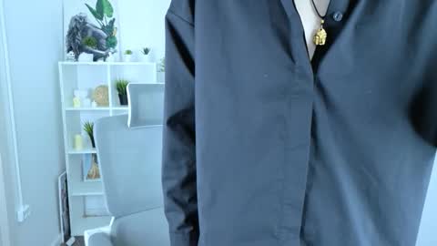 Snapshot of yugoasian chatting on 4, 12, 2025 Yugo online show from 4, 12, 2025