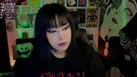 Snapshot of yuhwa chatting on 27, 10, 2025    rawr   Anne Independent model      online show from 27, 10, 2025